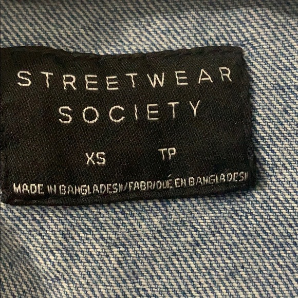 Oversized jean jacket!! - Picture 3 of 4